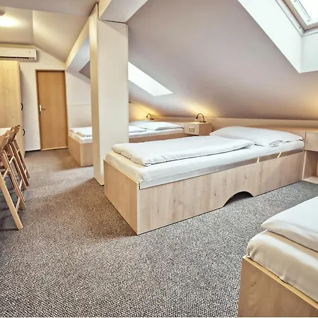 Restaurace A Praha Guest house Dolni Dunajovice