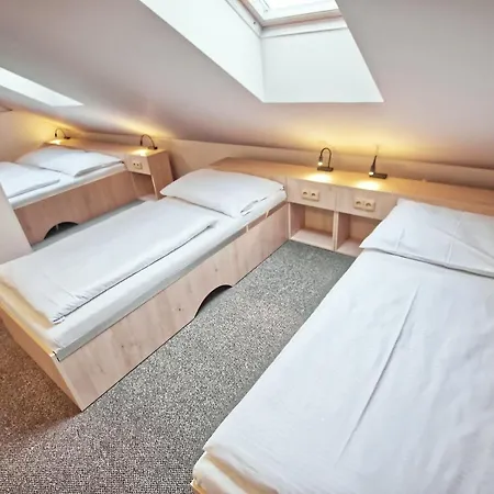 Guest house Restaurace A Praha *