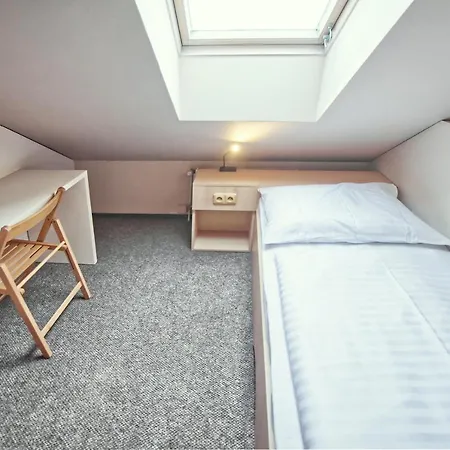 Guest house Restaurace A Praha Dolni Dunajovice