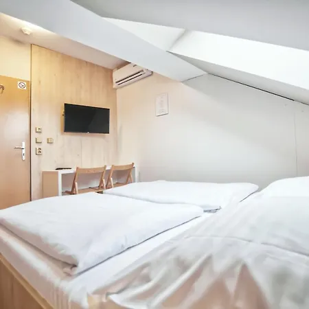 Guest house Restaurace A Praha Dolni Dunajovice