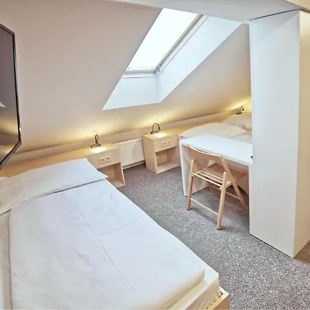 Restaurace A Praha Guest house Dolni Dunajovice