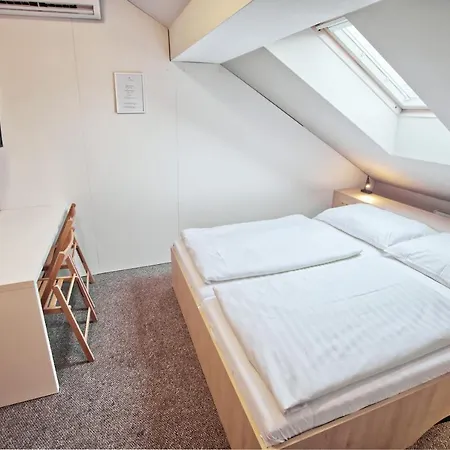 Restaurace A Praha Guest house *