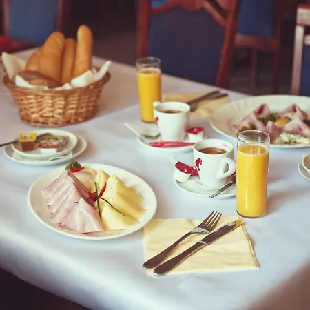Restaurace A Praha Guest house Dolni Dunajovice