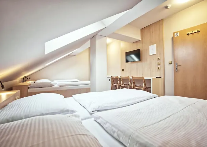Restaurace A Praha Πανσιόν 3*