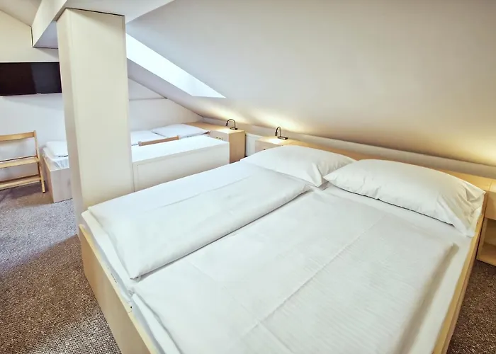 Restaurace A Praha Πανσιόν 3*