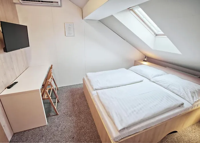 Restaurace A Praha Πανσιόν 3*
