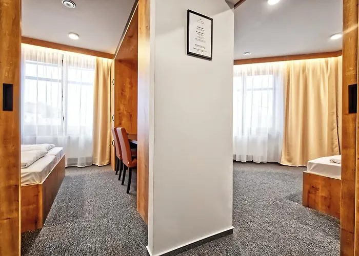 Πανσιόν Restaurace A Praha 3*